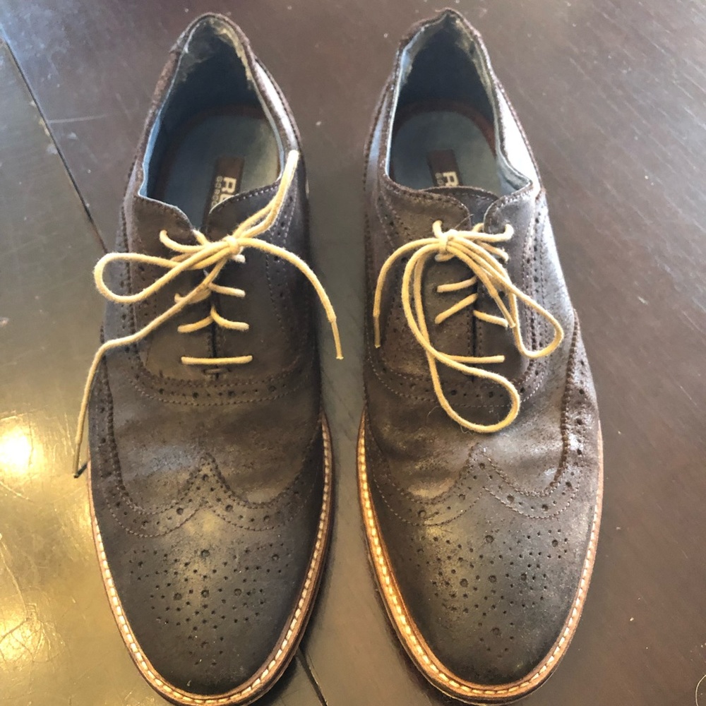 Men’s brown wingtip shoes